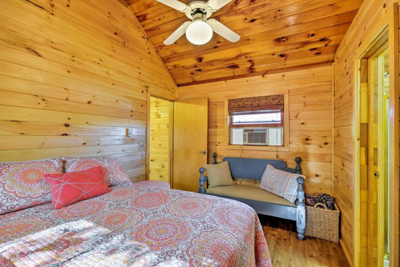Bolton Landing Cottage With Deck, Walk To Beach! Exterior photo